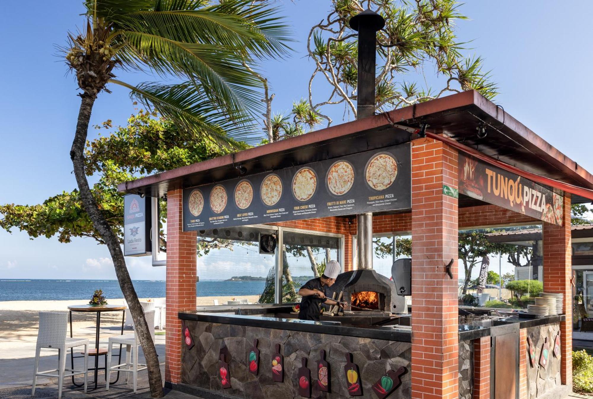 Prama Sanur Beach Bali Dış mekan fotoğraf Pizza Hut in Bali, Indonesia