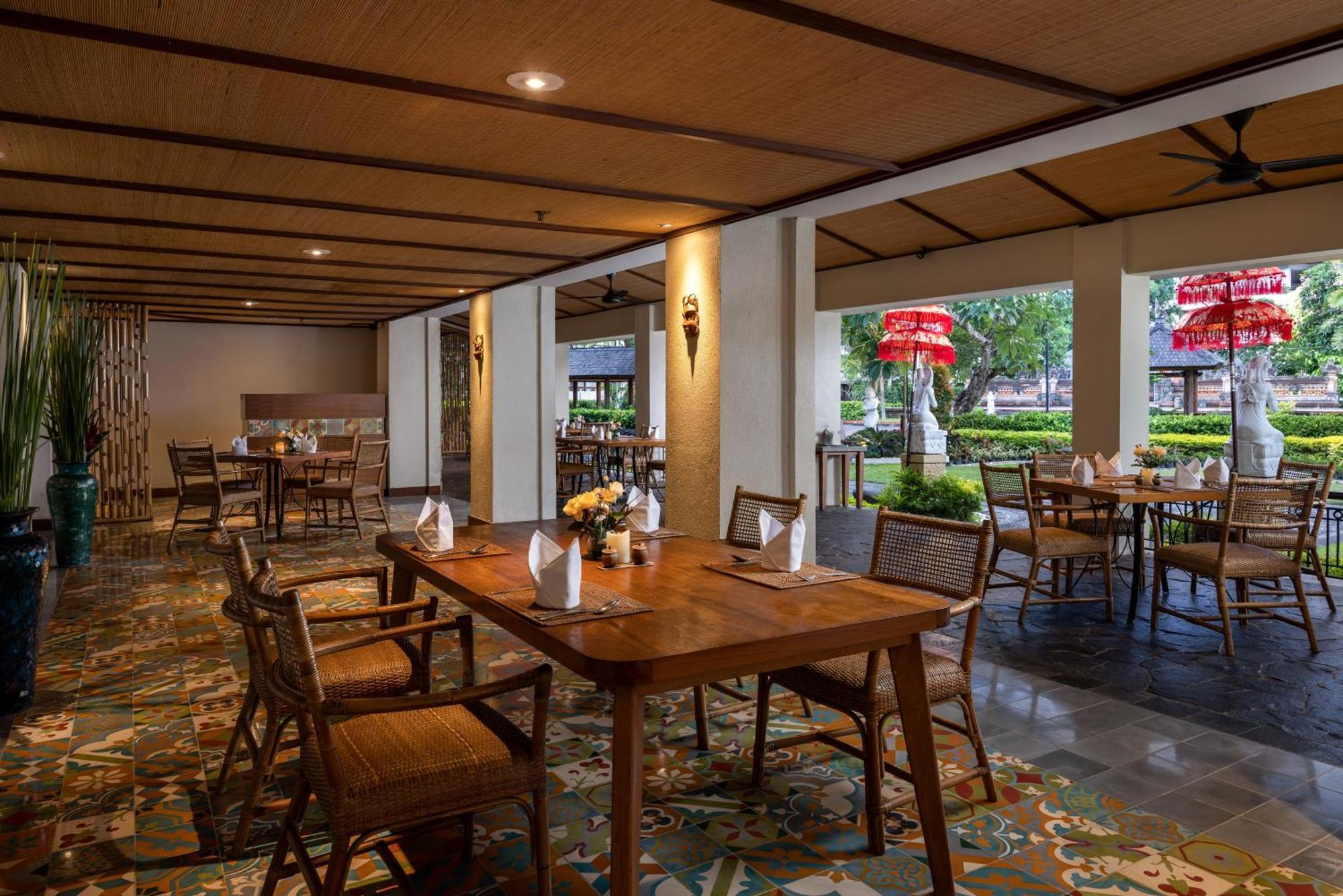 Prama Sanur Beach Bali Dış mekan fotoğraf The restaurant at the hotel