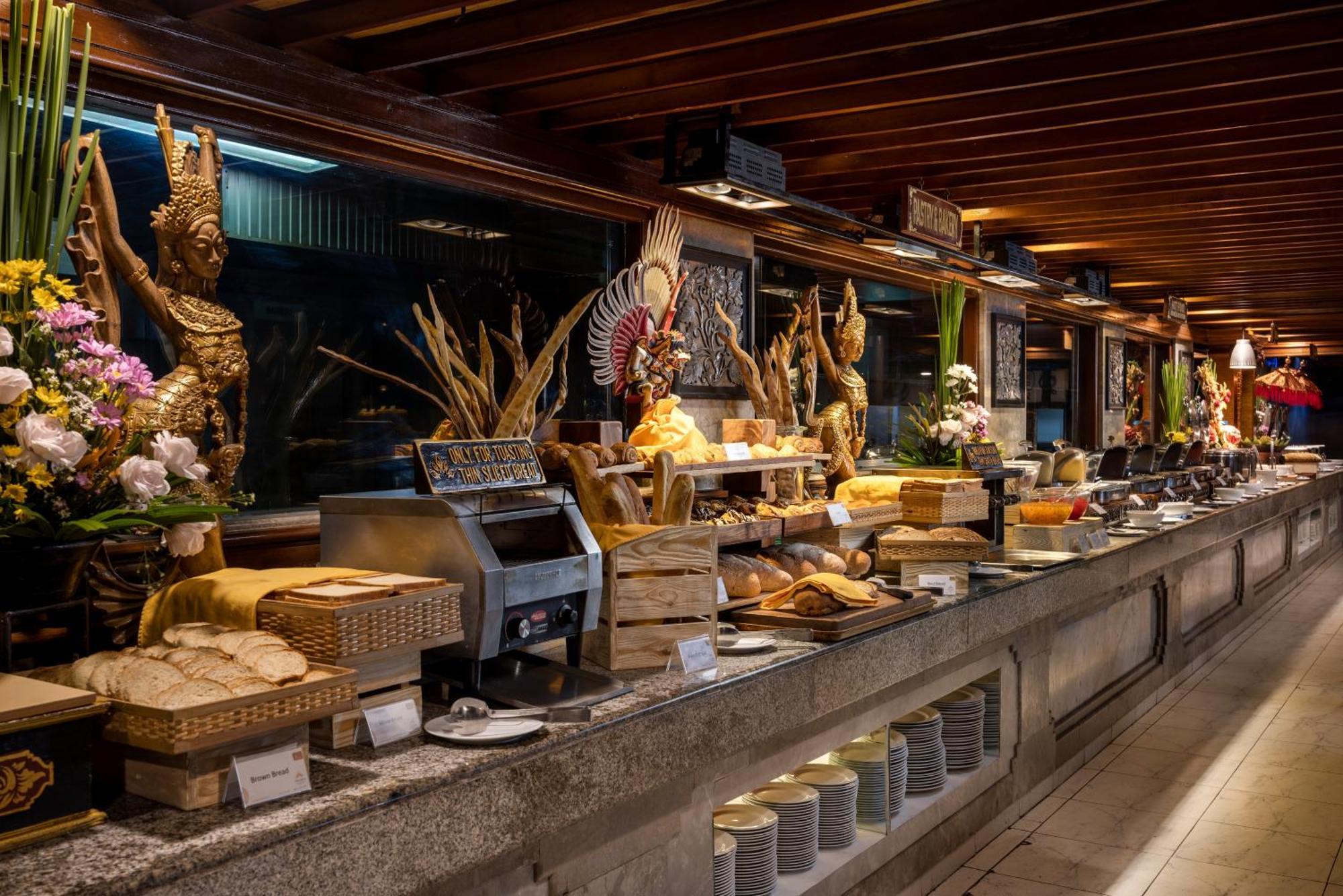 Prama Sanur Beach Bali Dış mekan fotoğraf A buffet at a hotel