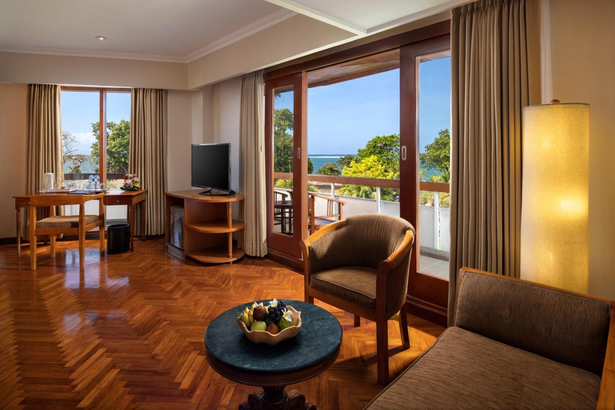 Prama Sanur Beach Bali Dış mekan fotoğraf A suite at the hotel