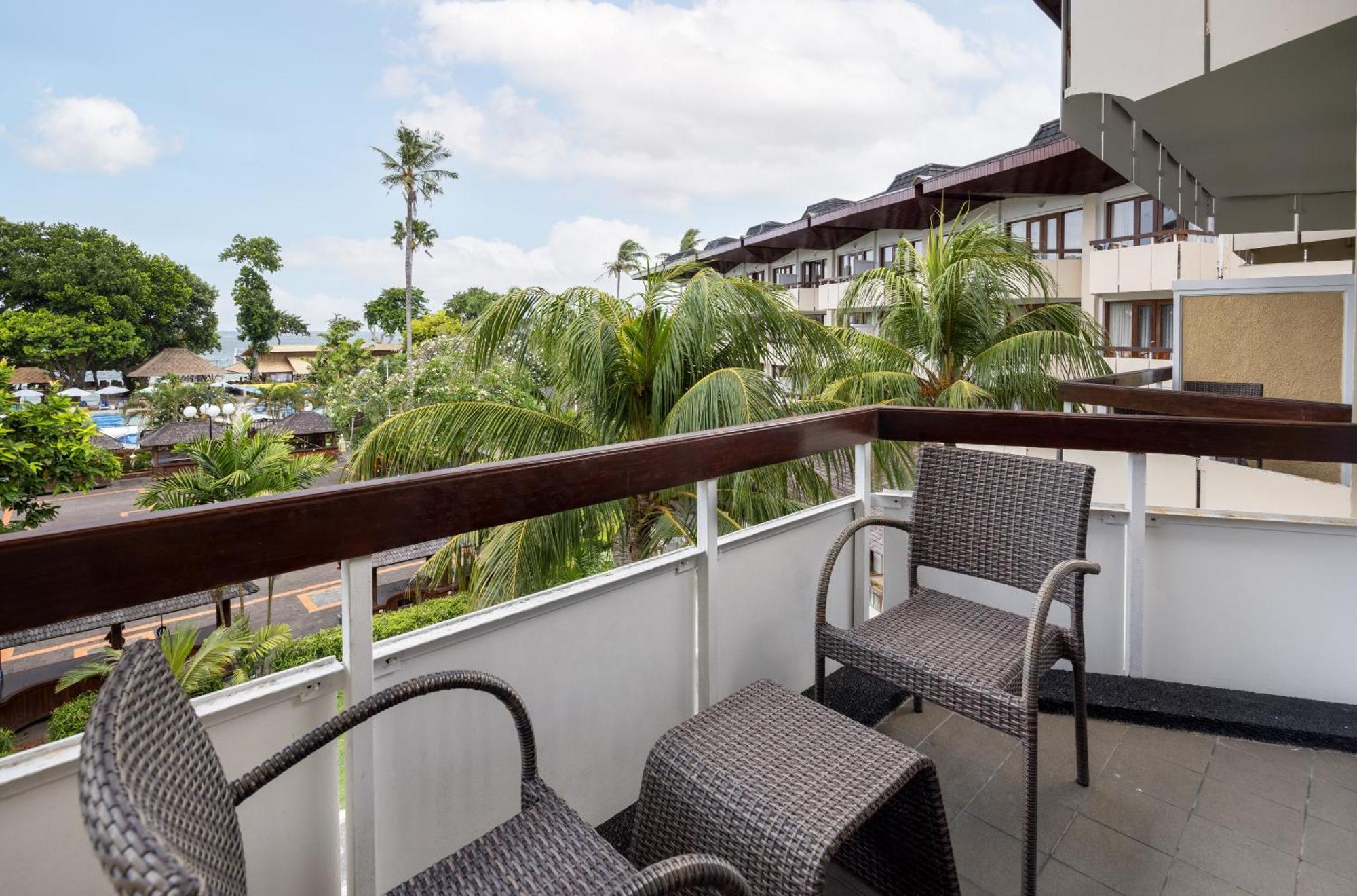 Prama Sanur Beach Bali Dış mekan fotoğraf A balcony